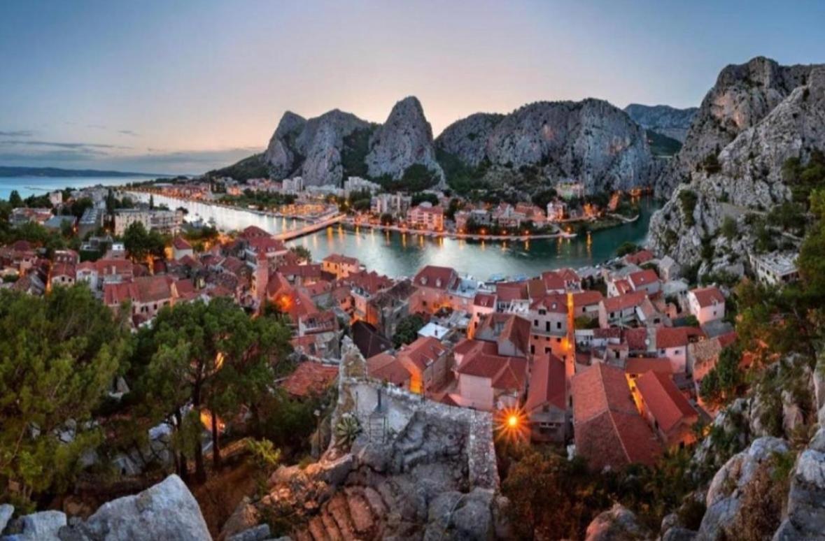 Apartment Ines Omis Bagian luar foto