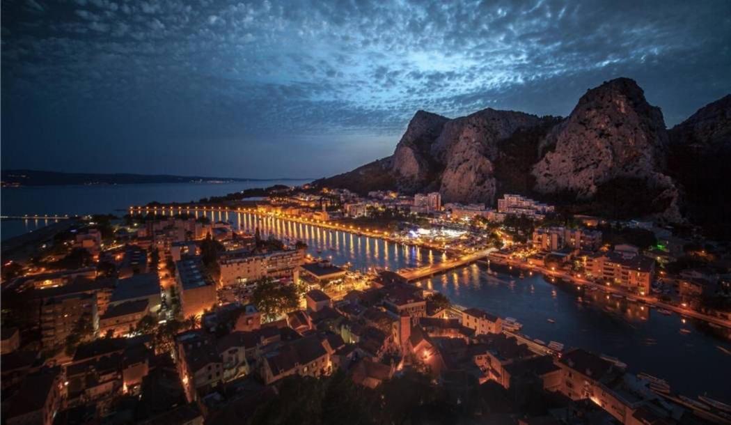 Apartment Ines Omis Bagian luar foto