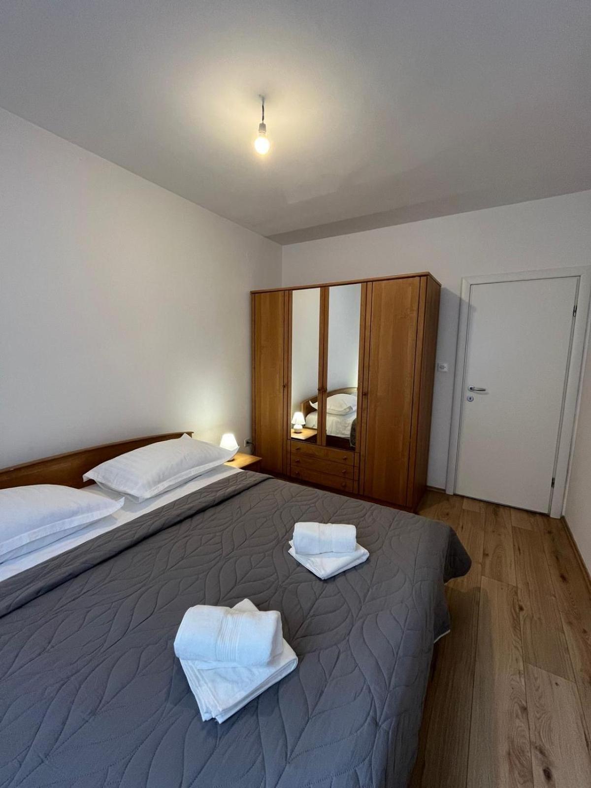 Apartment Ines Omis Bagian luar foto