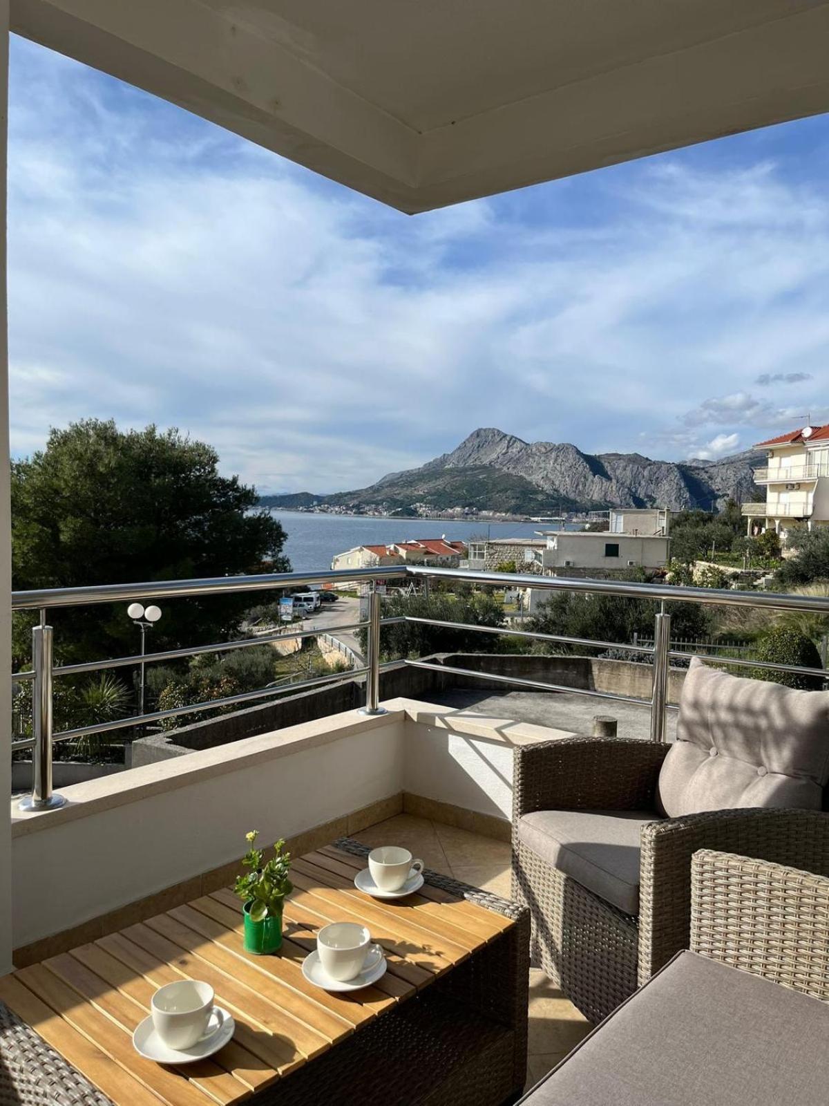 Apartment Ines Omis Bagian luar foto