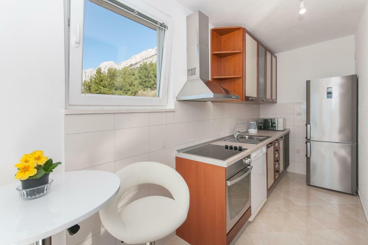Apartment Ines Omis Bagian luar foto