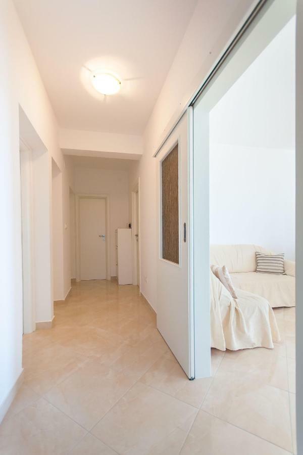 Apartment Ines Omis Bagian luar foto