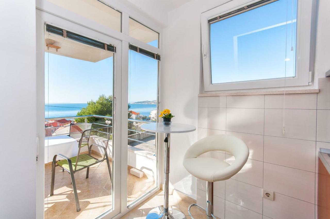 Apartment Ines Omis Bagian luar foto
