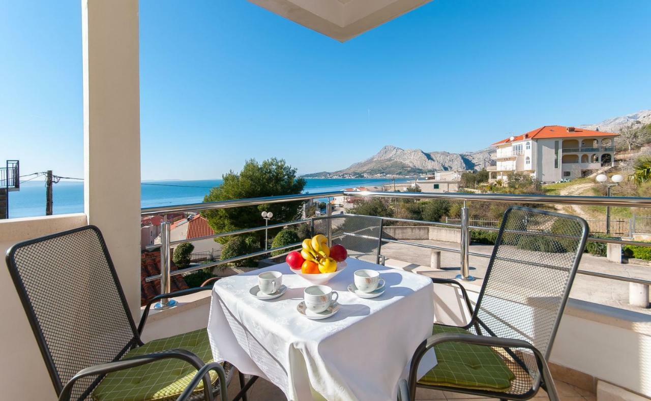 Apartment Ines Omis Bagian luar foto