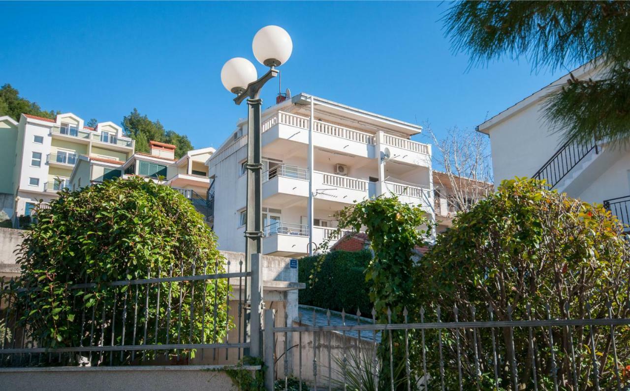Apartment Ines Omis Bagian luar foto